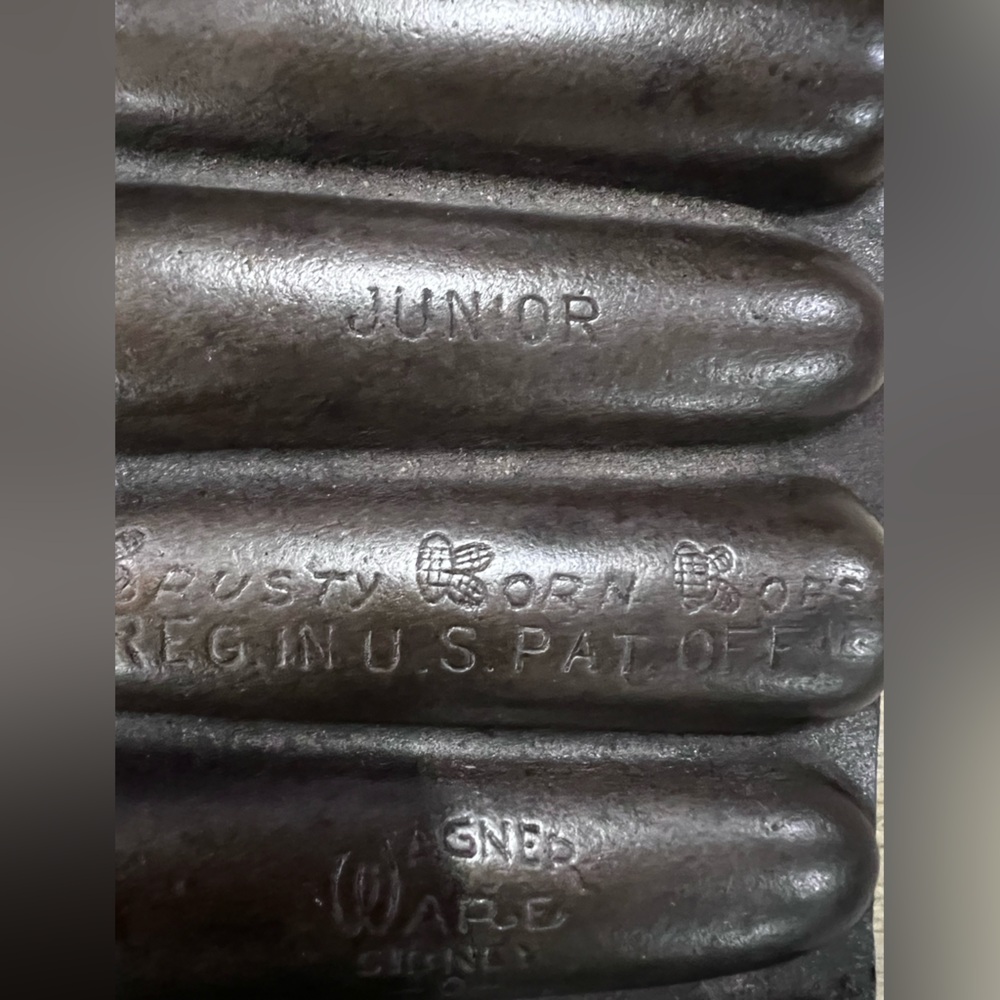 Vintage Cast Iron Cornbread Pan - Picture 3 of 7